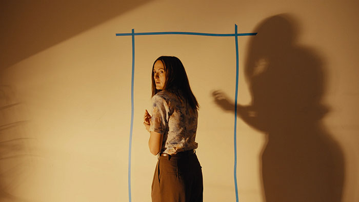 2026 科幻心理惊悚恐怖片《后室》(Backrooms)精致到窒息 最具话题性的幻境 4K超宽屏 MP4